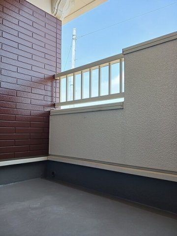 バルコニー　暖かな日差しのふりそそぐバルコニー