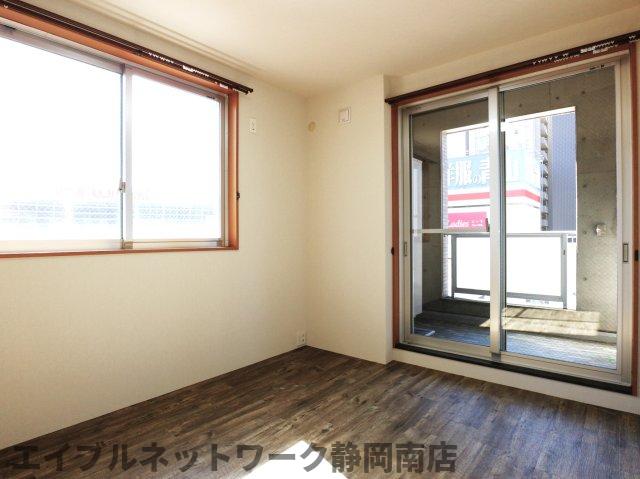 その他　ゆったり過ごせる居間です