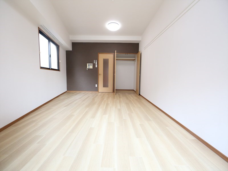 居室・リビング　洋室12.1帖　クローゼット付（収納充実してます）