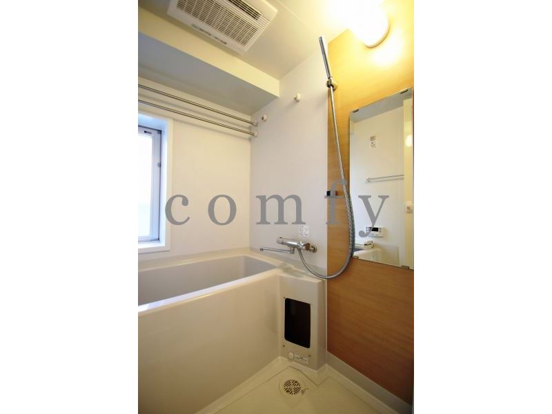 バス・シャワールーム　追焚き・浴室乾燥機付きのバスルーム