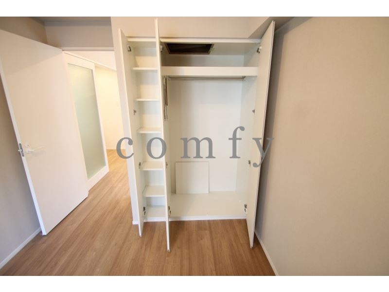 収納　棚もあり収納し易いクローゼット