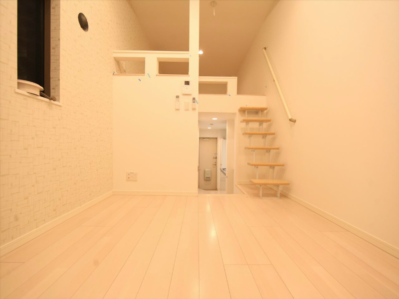 居室・リビング　洋室6.1帖　上階ロフト6帖（収納でもお部屋でも使えます）