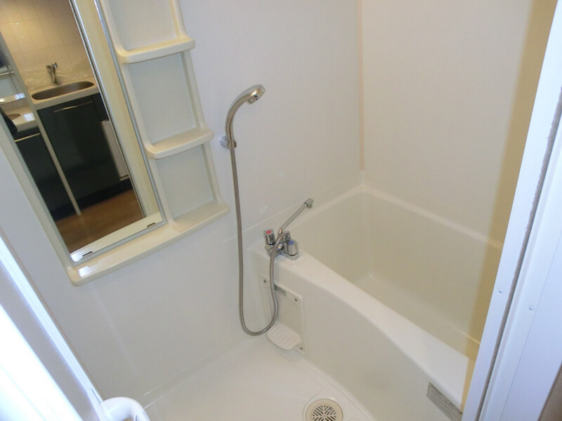 バス・シャワールーム　シャワーヘッドがギンギラギン