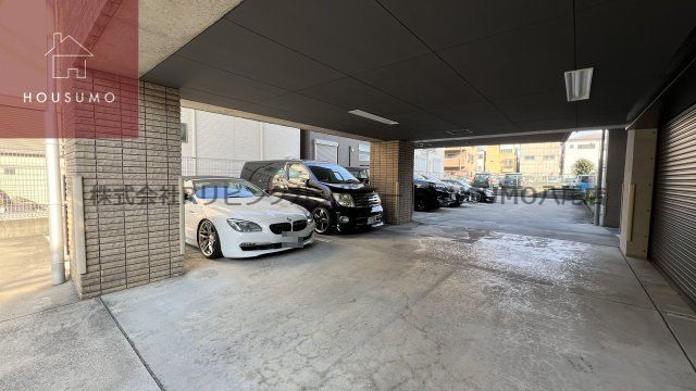 駐車場　駐車場があるので、車を買う予定の方も安心です