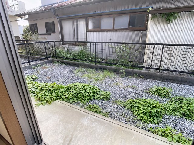 バルコニー　掲載写真は同型の別部屋を掲載しているため、間取り・内装・設備