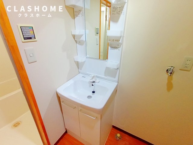 洗面設備　同物件の別部屋になります。