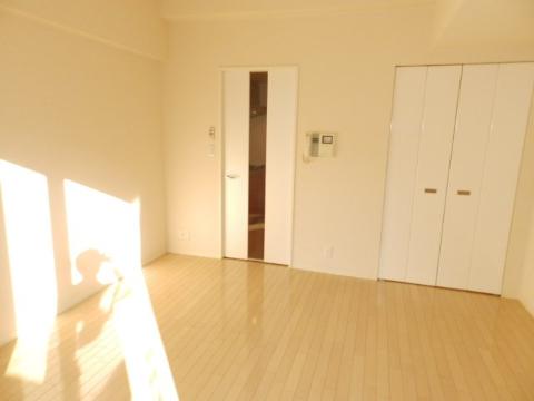 居室・リビング　室内