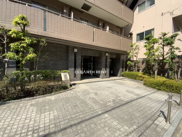 エントランス　落ち着いたエントランスです