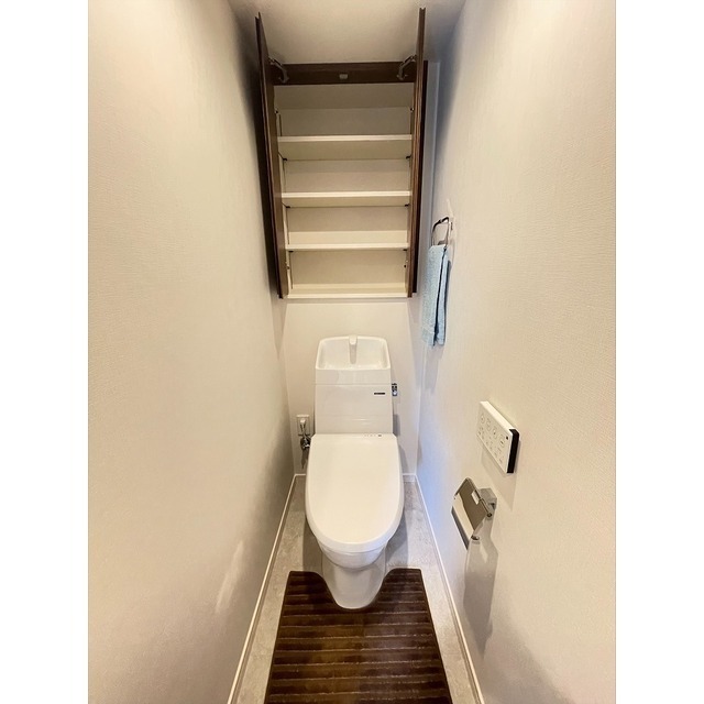 トイレ　※家具・調度品等は実際の賃貸住居には含まれません