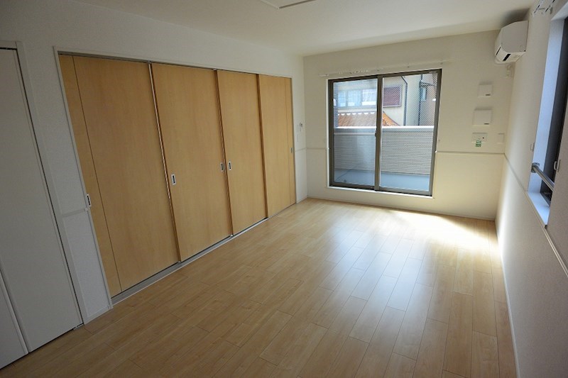 居室・リビング　フローリング仕上げ