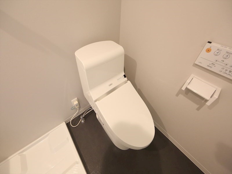 トイレ　温水洗浄暖房便座付トイレ
