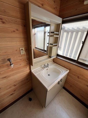 洗面設備　使いやすい独立洗面台です