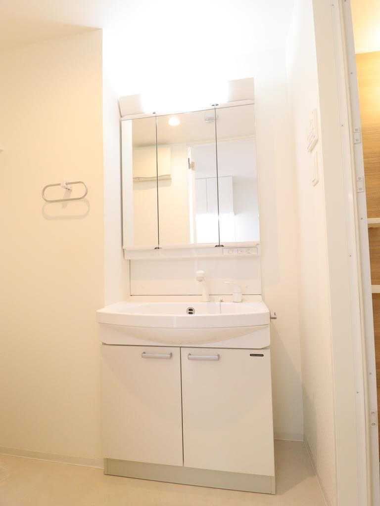 洗面設備　独立洗面化粧台付き