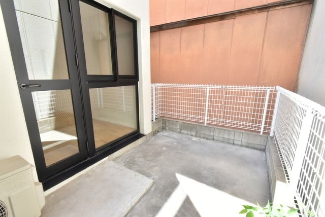 バルコニー　ゆったりとした玄関