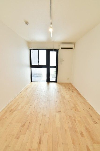 居室・リビング　落ち着いた色調のお部屋♪