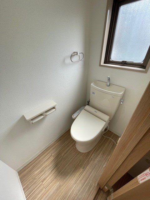 トイレ　別号室の参考写真です♪