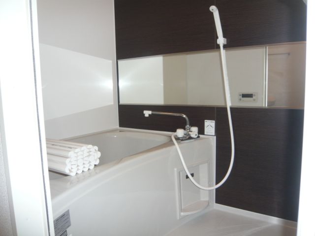 バス・シャワールーム　ゆったりバスルームです