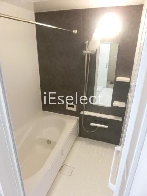 バス・シャワールーム　ゆったりとした一坪の浴室は魅力的です