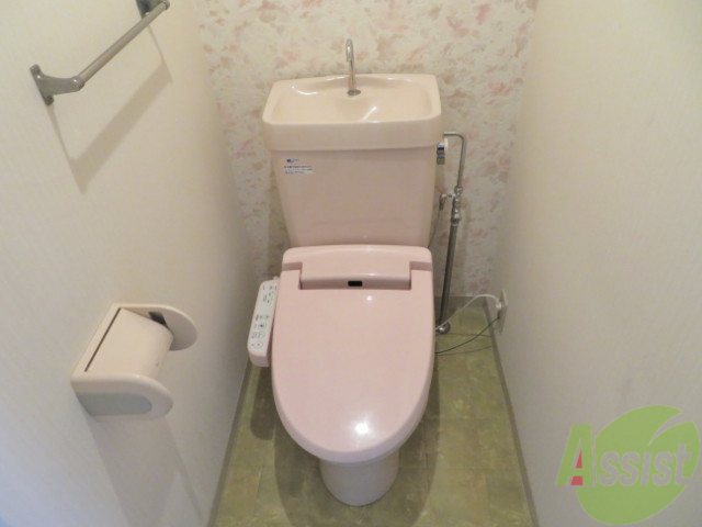 トイレ　ウォシュレット付きのトイレです。シャワートイレは日本の宝。