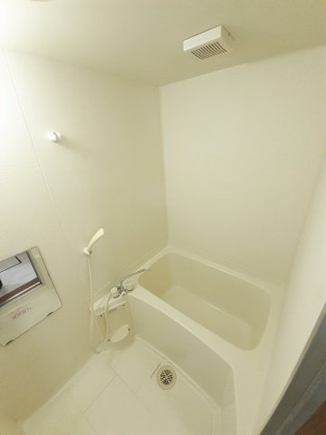 バス・シャワールーム　コンパクトで使いやすいお風呂です