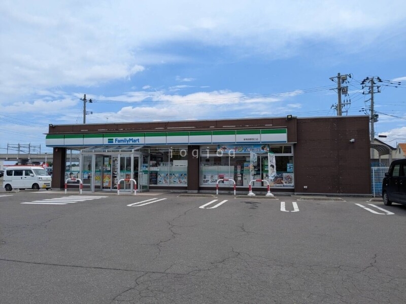 コンビニ　ファミリーマート新青森駅西口店（コンビニ）まで1072m