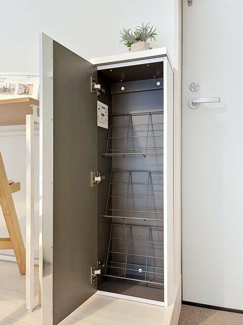 玄関　※家具・小物はイメージです