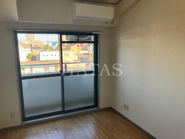 居室・リビング　同物件別部屋です
