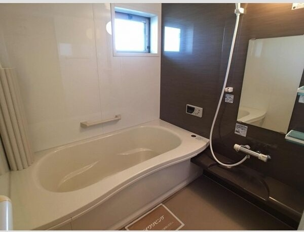 バス・シャワールーム　※写真は同じマンションの違う部屋のものになります。