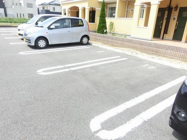 駐車場　敷地内駐車場！