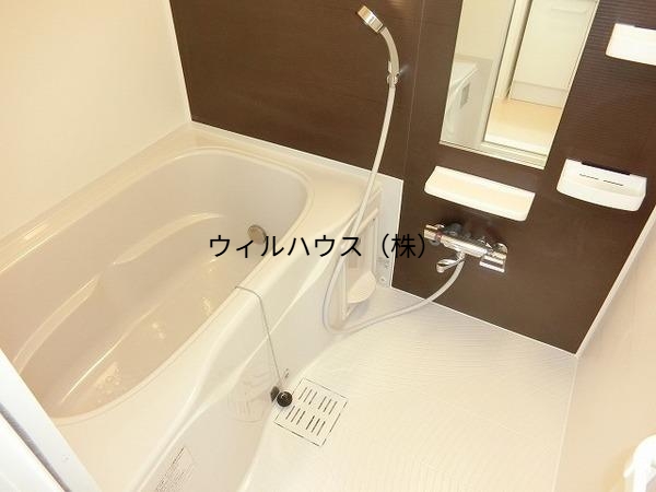 バス・シャワールーム　浴室乾燥機、追い焚き機能付きバス！