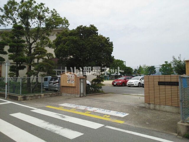 小学校　熊本市立中島小学校（小学校）まで1082m