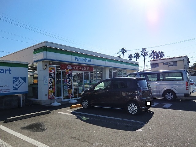 コンビニ　ファミリーマート日ノ出町店（コンビニ）まで290m
