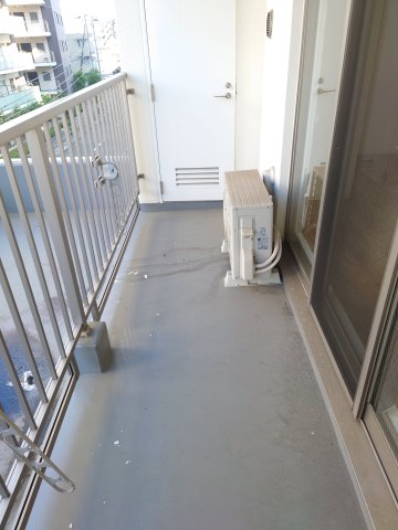 バルコニー　同間取り別号室