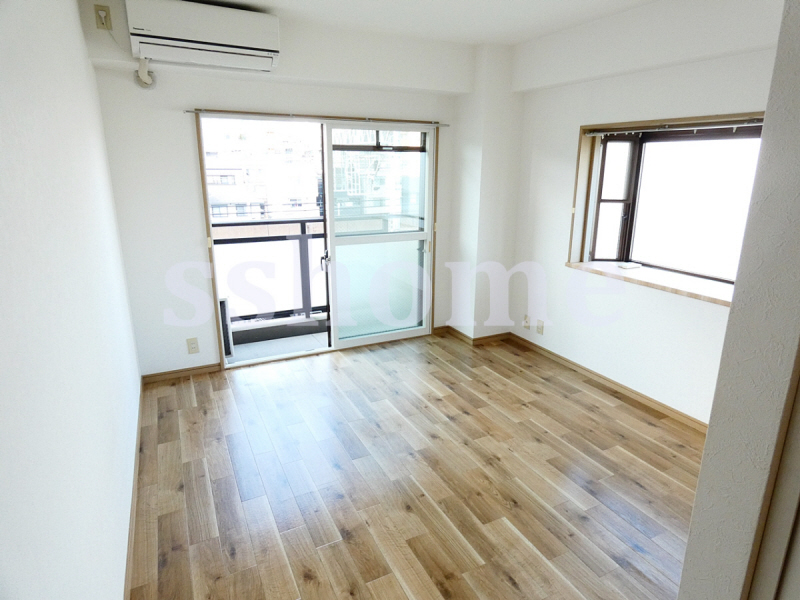 居室・リビング　2面採光で明るいお部屋です♪