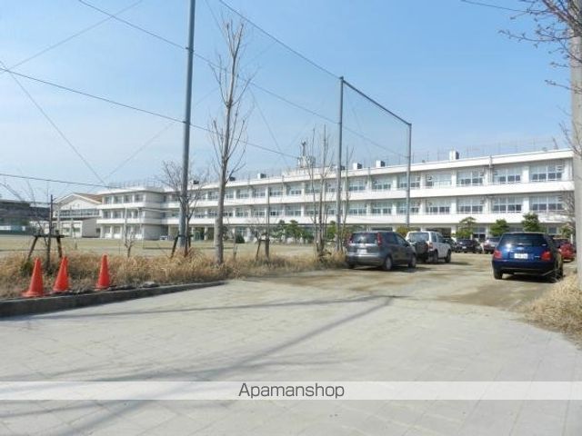 中学校　浦安市立堀江中学校（中学校）まで272m