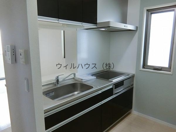 キッチン　３口コンロ付きシステムキッチン！
