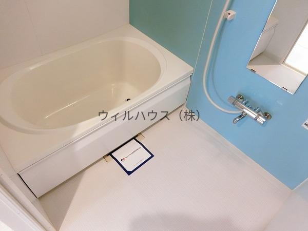 バス・シャワールーム　浴室乾燥機、追い焚き機能付バス！