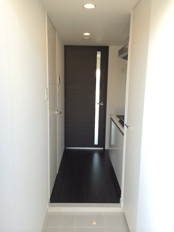 玄関　※同タイプの別のお部屋です。