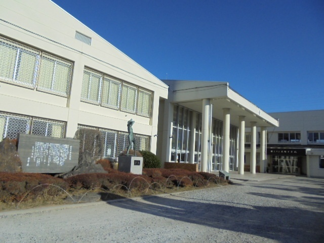 中学校　塩尻市立広陵中学校（中学校）まで1738m
