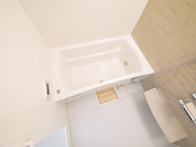 バス・シャワールーム　落ち着いた空間のお風呂です