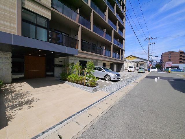 エントランス　キレイな共有スペース。