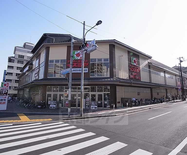 スーパー　イズミヤ　堀川丸太町店（スーパー）まで133m