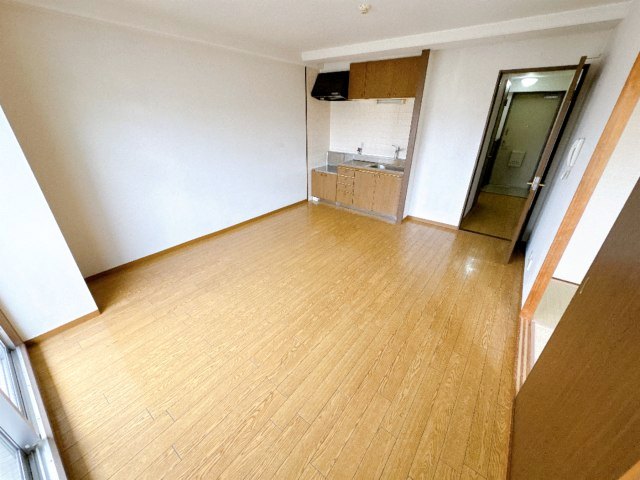 ＪＲ東海道本線 吹田駅 徒歩30分 4階建 築29年の居間写真