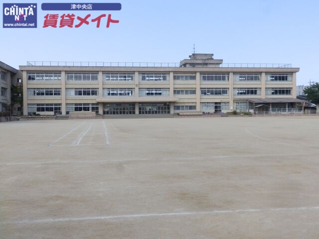 小学校　津市立養正小学校（小学校）まで805m