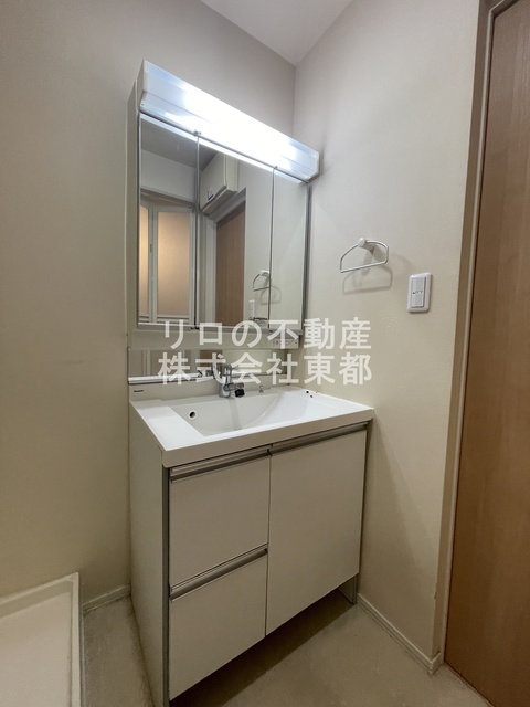 その他共有部分　蓋つきのゴミ置き場あります。衛生的ですね♪