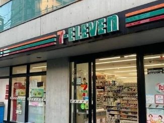 コンビニ　セブンイレブン 港区白金1丁目南店（コンビニ）まで409m