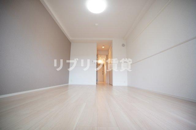 ＪＲ京葉線 千葉みなと駅 徒歩14分 14階建 築3年の居間写真