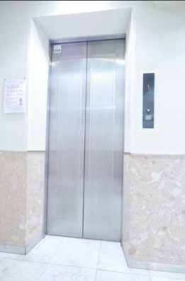 エントランス　エレベーター