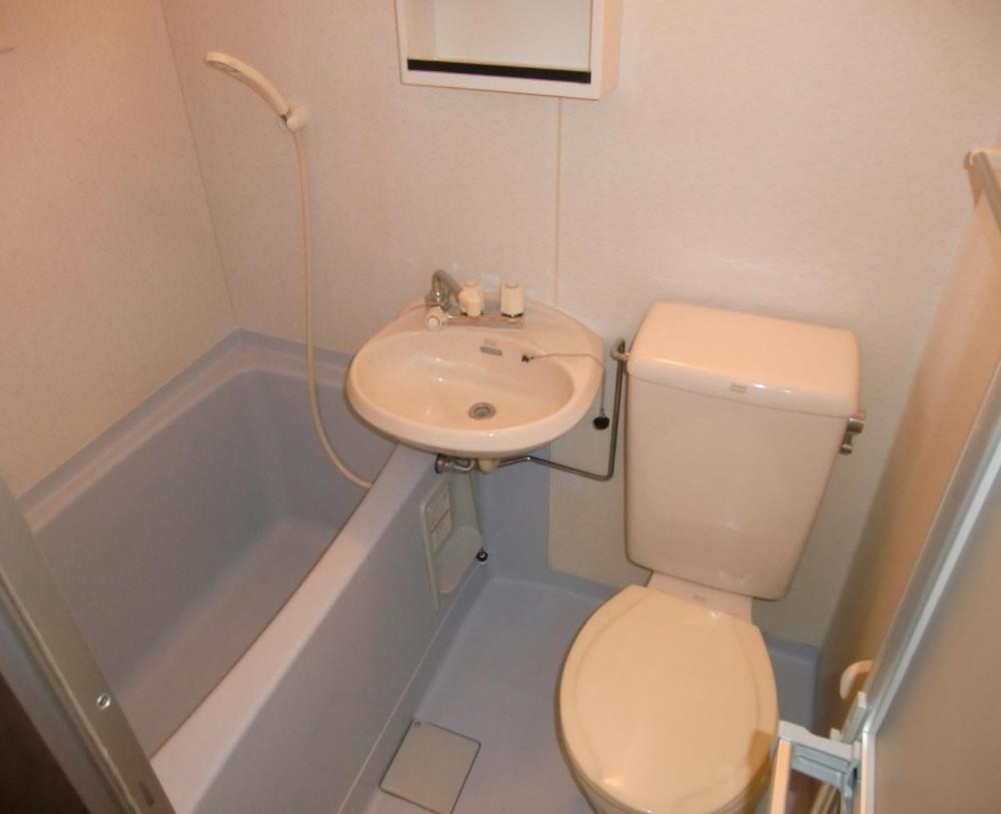 バス・シャワールーム　※　室内写真は前回募集時（または入居前）撮影のものです。