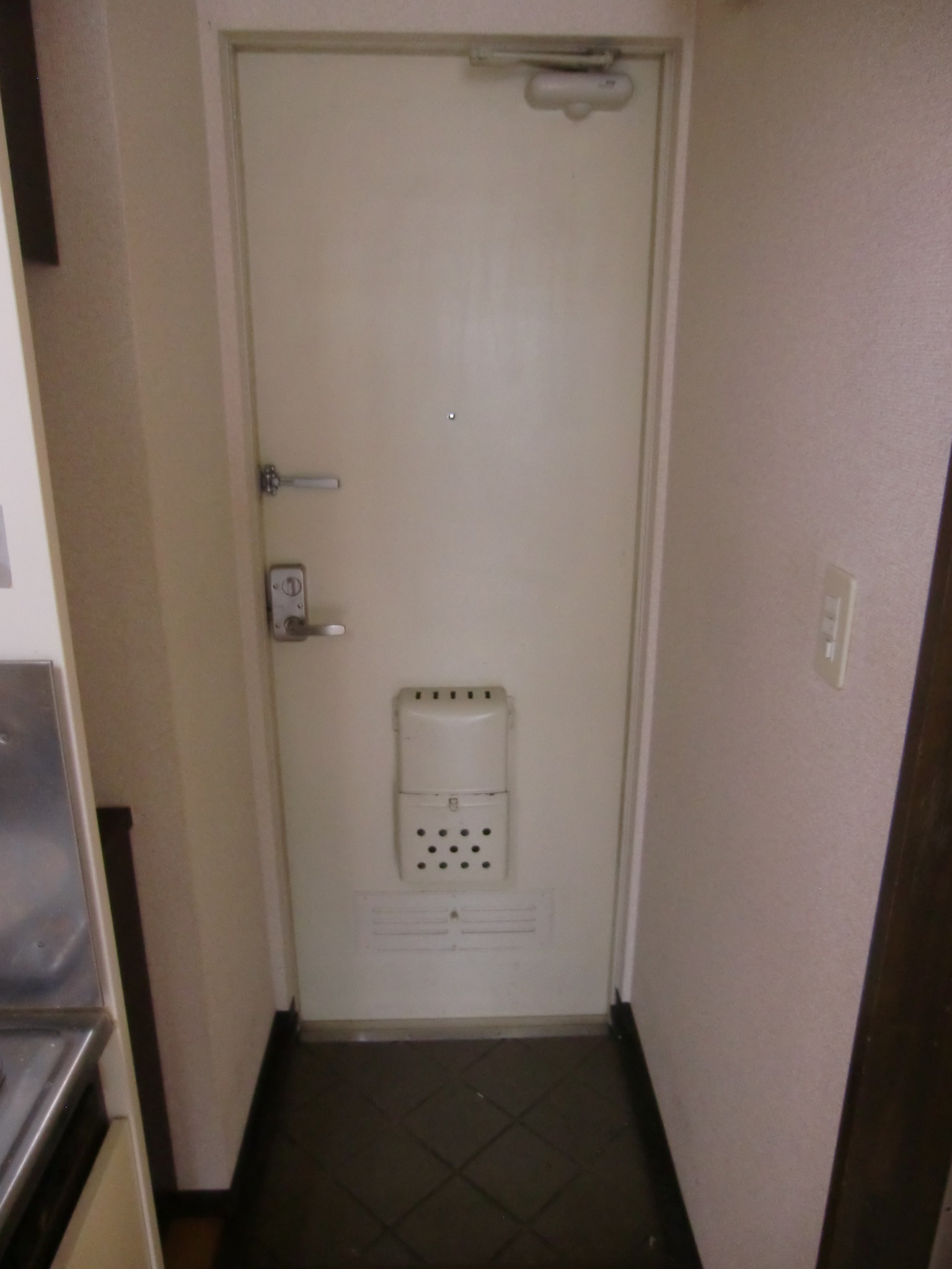 玄関　※　室内写真は前回募集時（または入居前）撮影のものです。